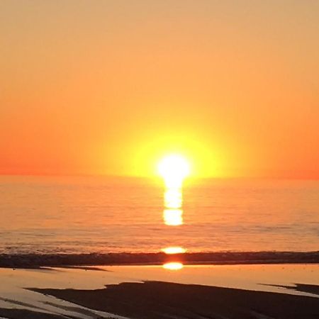 Adelaide - Semaphore Beach Front Bagian luar foto