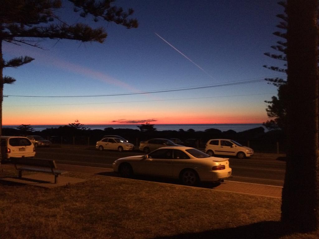 Adelaide - Semaphore Beach Front Bagian luar foto