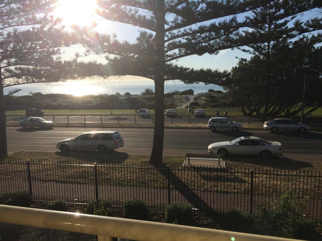 Adelaide - Semaphore Beach Front Bagian luar foto