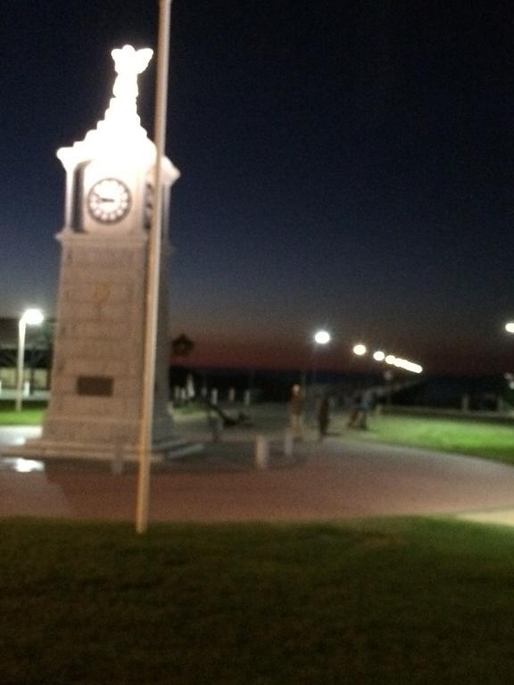 Adelaide - Semaphore Beach Front Bagian luar foto