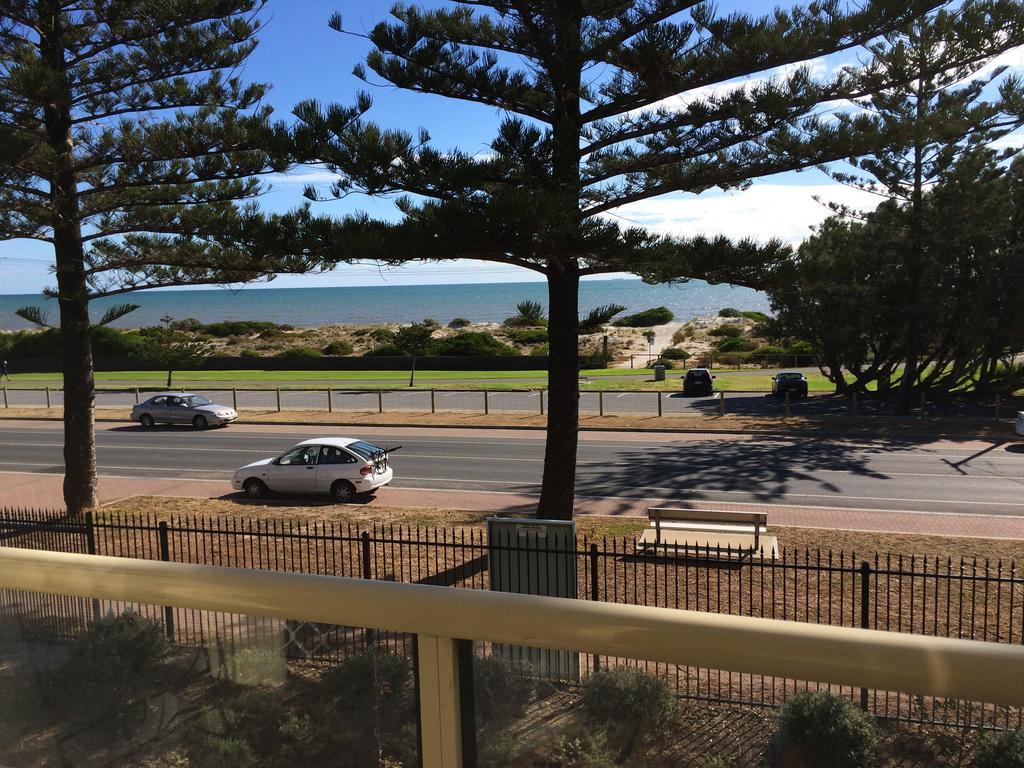 Adelaide - Semaphore Beach Front Bagian luar foto