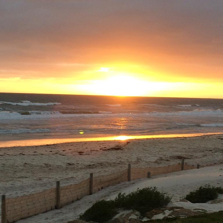 Adelaide - Semaphore Beach Front Bagian luar foto