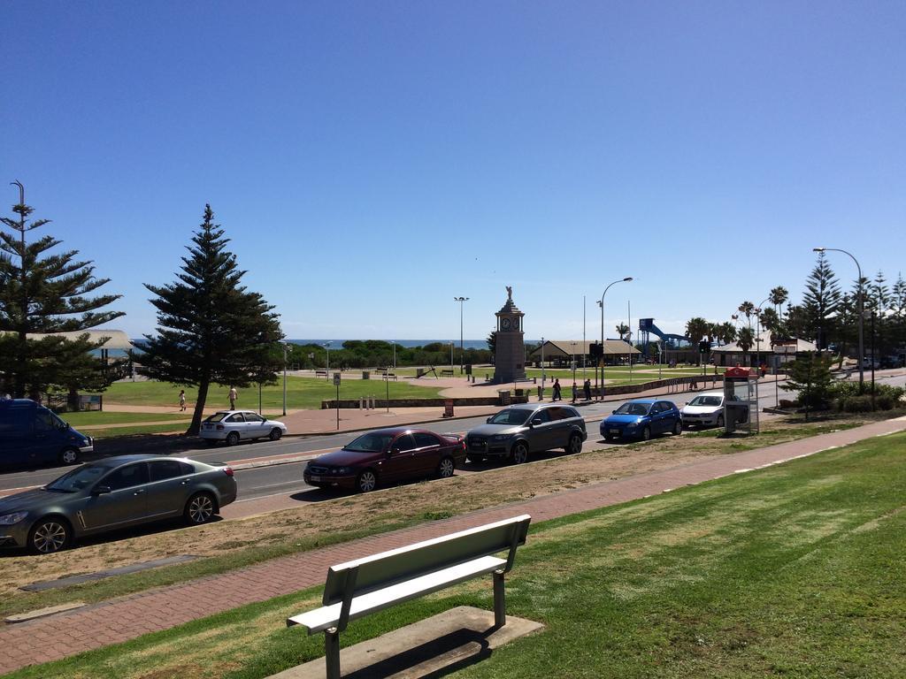 Adelaide - Semaphore Beach Front Bagian luar foto