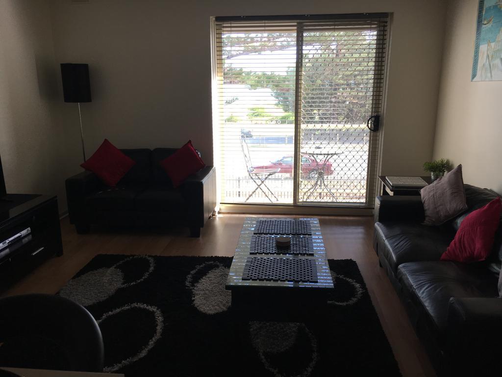 Adelaide - Semaphore Beach Front Bagian luar foto